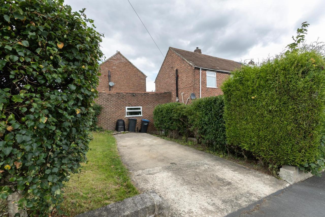 Taylor House Contractors Welcome Off Street Parking For Vans ダラム エクステリア 写真