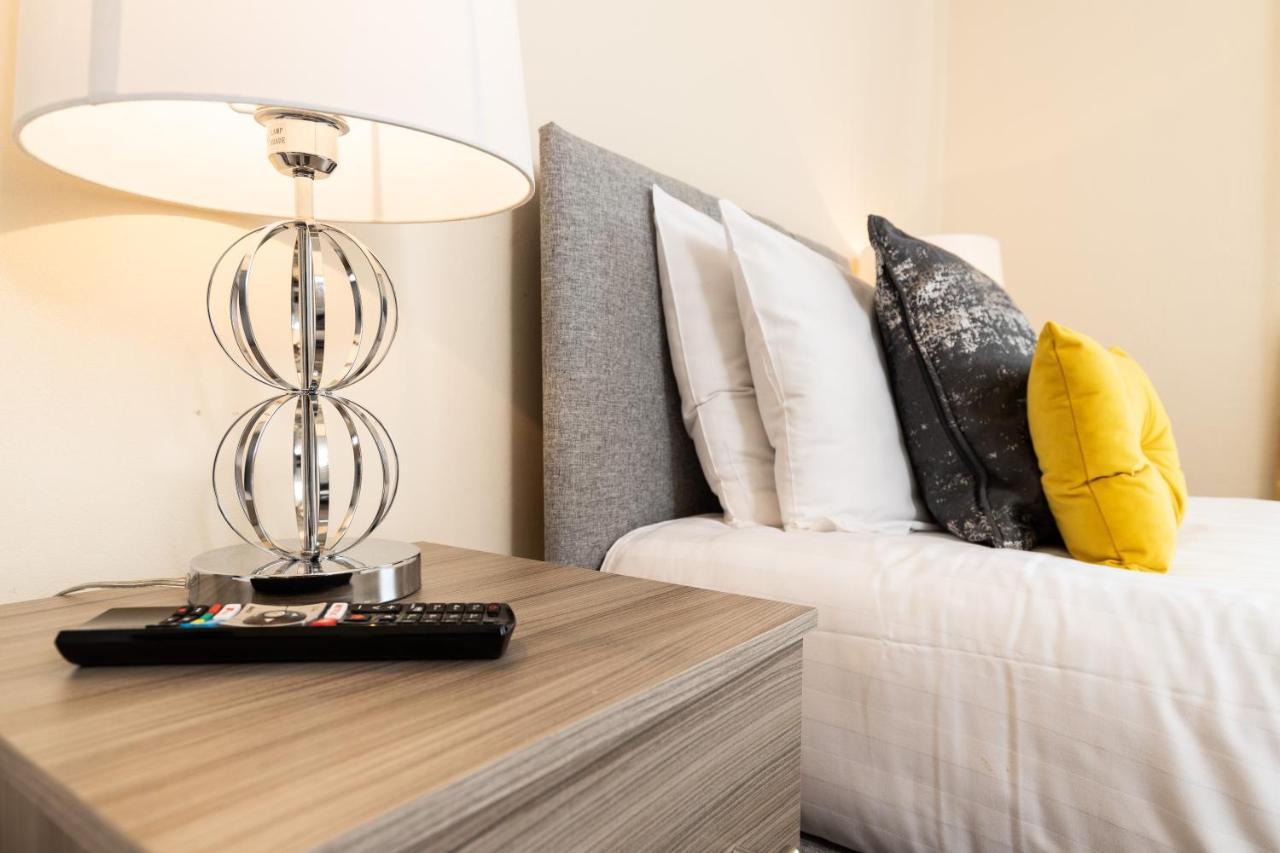 Taylor House Contractors Welcome Off Street Parking For Vans ダラム エクステリア 写真